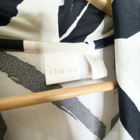NWOT Chico's Graphic Lines Sharkbite Cowl Top 3/4 Sleeve V Pattern Black White 4 - Picture 9 of 13